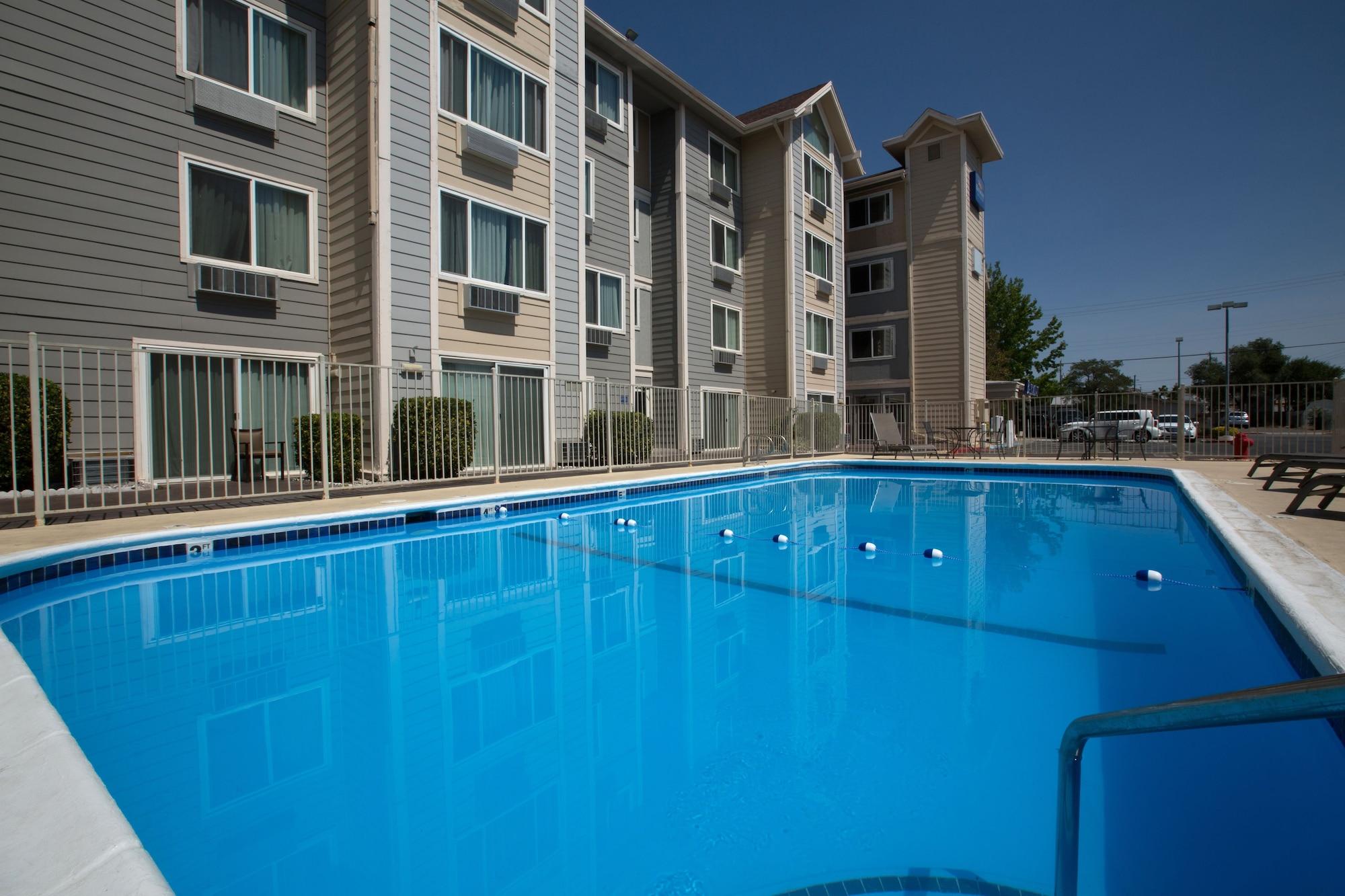 Quality Inn & Suites Reno Airport Exterior photo