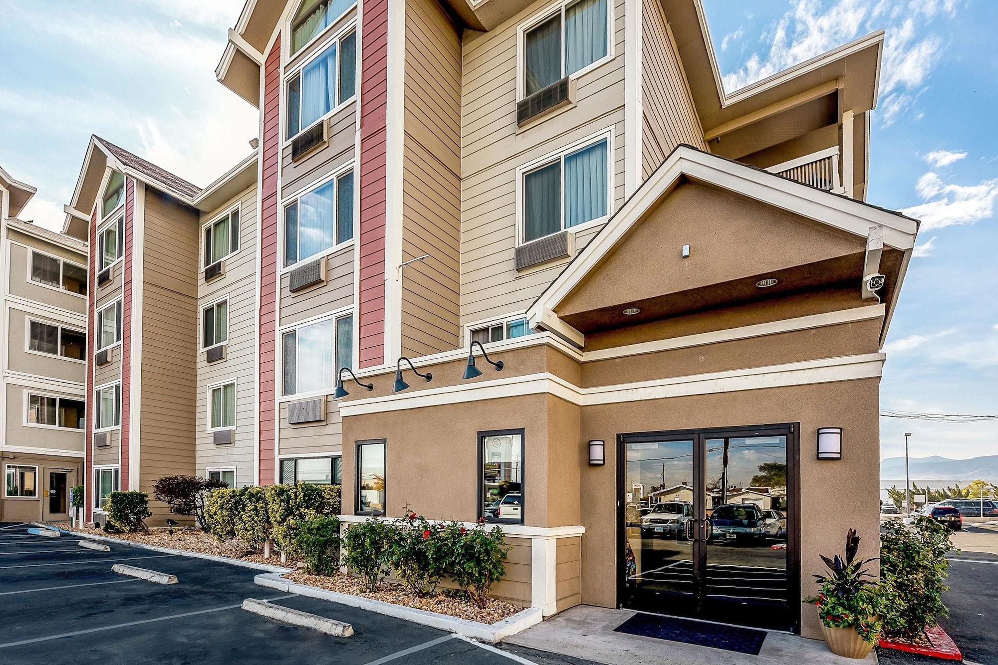 Quality Inn & Suites Reno Airport Exterior photo